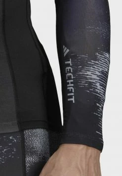 Adidas Performance TECHFIT ALLOVER PRINTED LONG-SLEEVE - Long Sleeved Top - Light Grey Black -adidas Performance Shop 0a7c9d5b6f864dff810178d8da6fe7f3