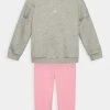 Adidas Performance HOOD SET - Tracksuit - Medium Grey Heather Bliss Pink -adidas Performance Shop 207f9d9e02bb4e39b1bc9fdcfbcbb71d