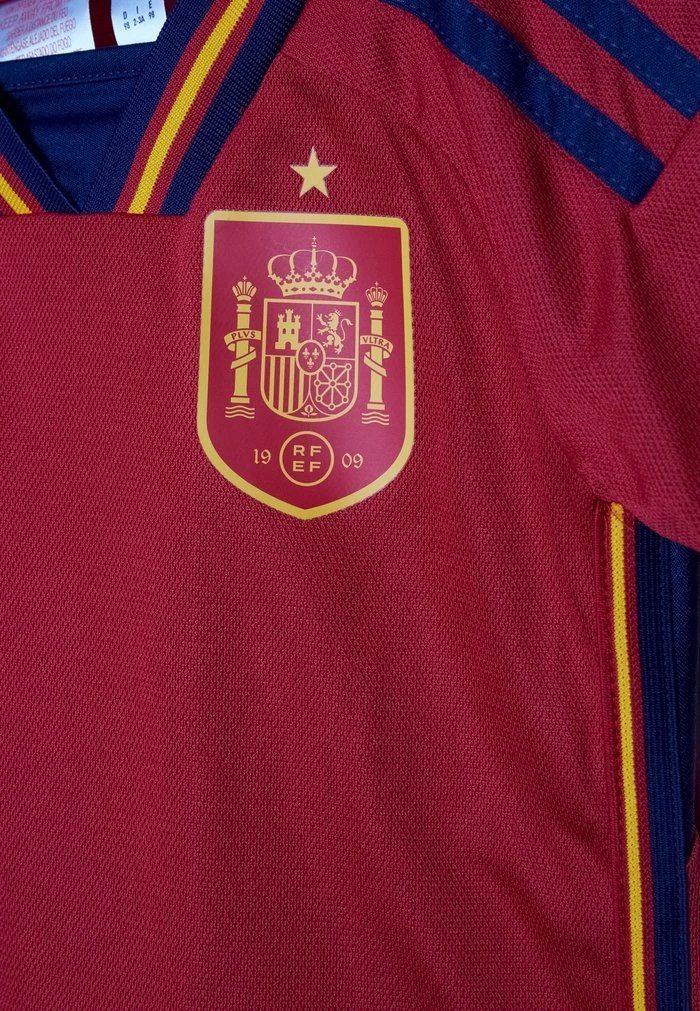 Adidas Performance SPAIN HOME MINI UNISEX SET - Football Shirt - Top/team Power Red/team Navy Blue Bottom/team Navy Blue 6 Adidas Performance SPAIN HOME MINI UNISEX SET - Football Shirt - Top/team Power Red/team Navy Blue Bottom/team Navy Blue - Image 4