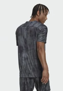 Adidas Performance WORKOUT SPRAY DYE - Print T-shirt - Black -adidas Performance Shop 925970c9e07244539ccc029fc3643657