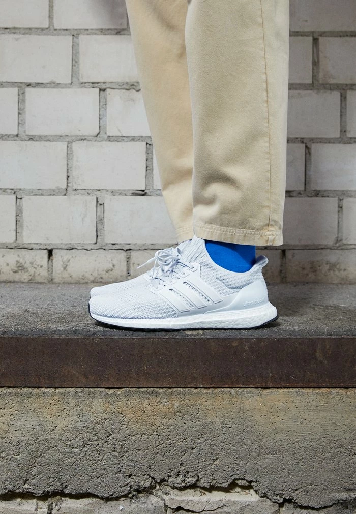 Adidas Performance ULTRABOOST 4.0 DNA UNISEX - Trainers - Footwear White/core Black 5 Adidas Performance ULTRABOOST 4.0 DNA UNISEX - Trainers - Footwear White/core Black - Image 3