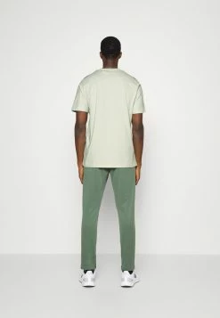 Adidas Performance ESSENTIALS - Print T-shirt - Green/green Oxide -adidas Performance Shop c49c624bd4504dbb875b04f1363c5470